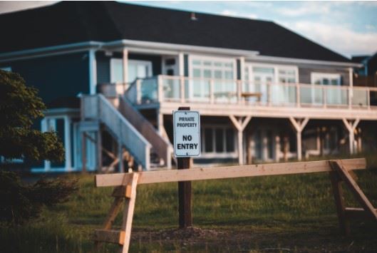 private-property-sign-in-front-of-a-house