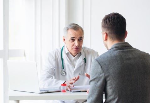 workers-comp-doctor-talking-to-hurt-employee